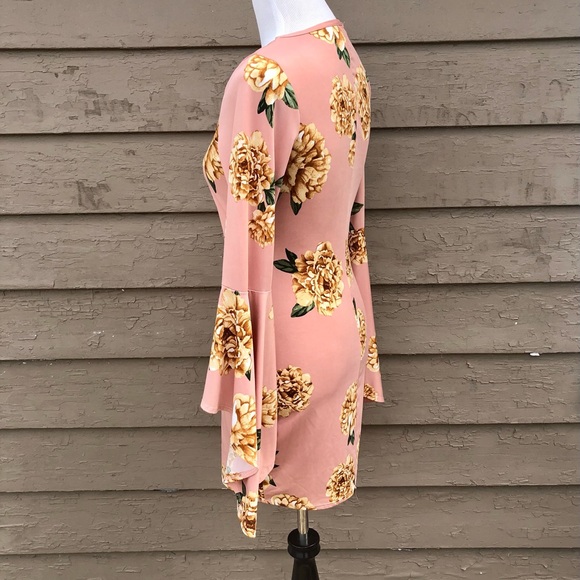 Sweet floral bodycon with bell sleeves! - Picture 4 of 6